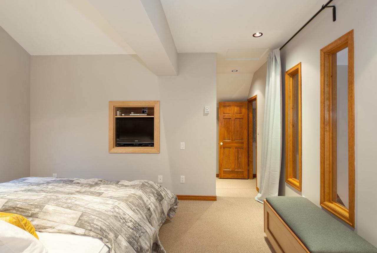 Painted Cliff 11 | Dog Friendly! Ski-In Ski-Out Benchlands Townhome W/ Hot Tub & Fireplace Whistler Extérieur photo